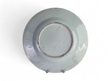 CHINA, 19th century.
Blue-white porcelain...