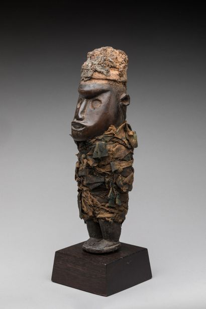 YOMBE, République Démocratique du Congo.
Bois,...