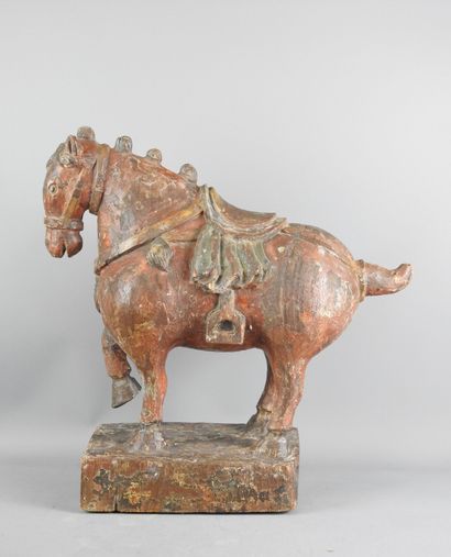 CHINE : Cheval en bois, traces de polychromie,...