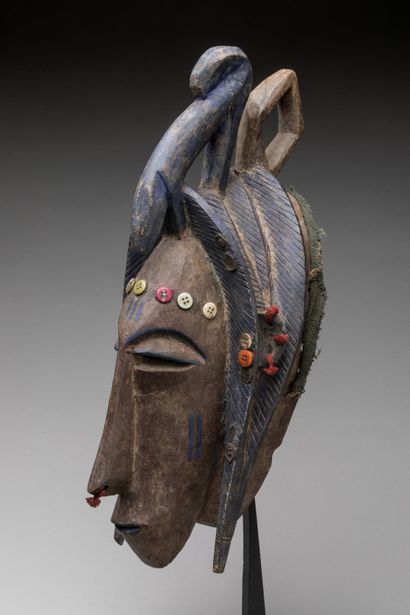 BOZO, Mali.
Hardwood, pigments, fabric, buttons.
Dance...
