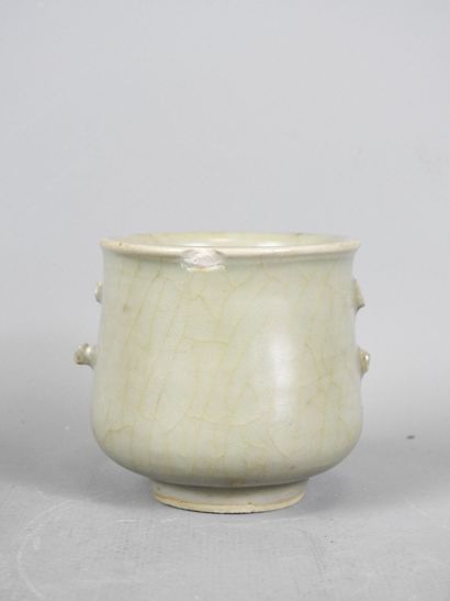 CHINA: Reunion of a small celadon cracked...