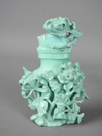 ASIA: Double glass snuffbox decorated with...