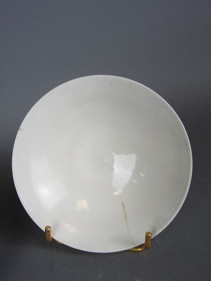 CHINA: Porcelain cup lid in the green family...