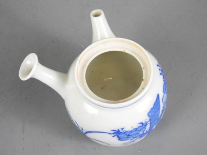 CHINE : Deux théières et un pot cylindrique...