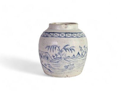 CHINA, 19th century.
Blue-white porcelain...