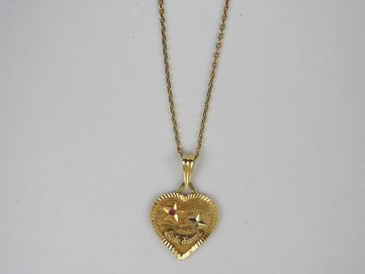 Three chains and pendant in 750 thousandths...