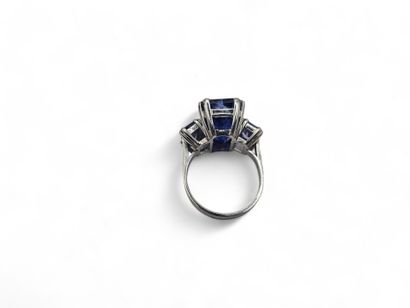Trilogy cocktail ring in 750 thousandths...