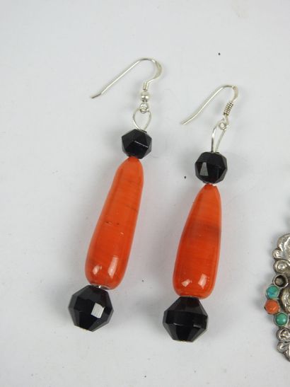 Two PAIRS OF EARRINGS in silver, hard stone...