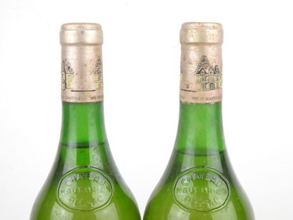 2 bottles Château HAUT BRION 1985 white 1er...