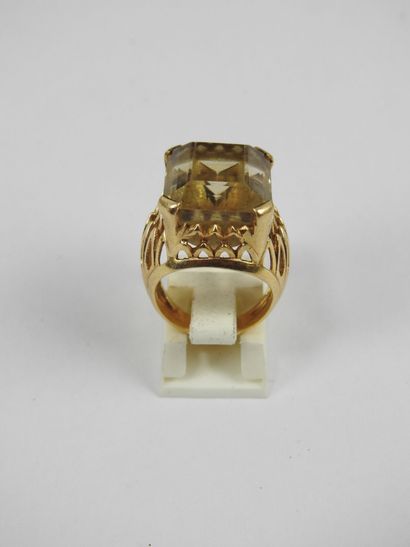 RING in yellow gold 750/1000th and smoky...