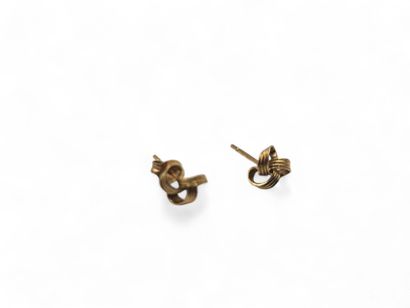 Pair of ear studs in yellow gold 750 thousandths...