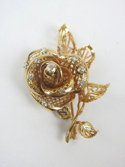 Flower brooch in 750/1000 yellow gold set...