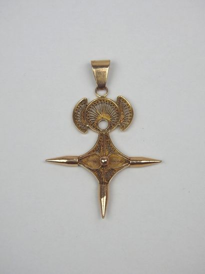 585/1000th yellow gold cross pendant. Weight:...