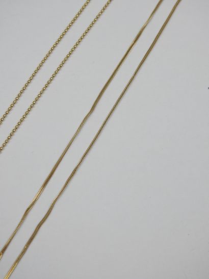 TWO CHAINS in 750/1000th yellow gold with...