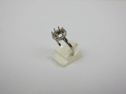 Ring setting in platinum or white gold. Weight:...