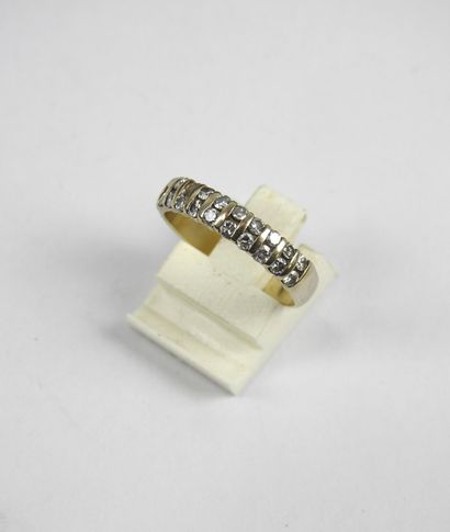 ALLIANCE in 750/1000th white gold and 19...
