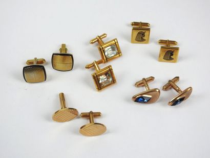 LOT of fancy HANDLEBUTTONS.