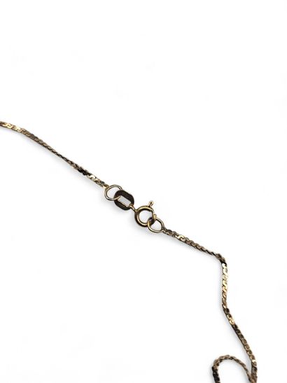 585 thousandths yellow gold chain.
Length:...