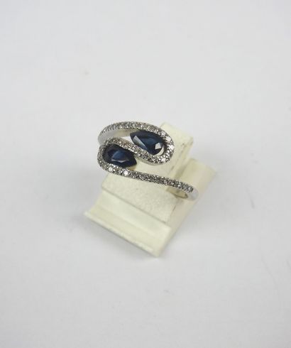 RING in 750/1000 white gold set with two...