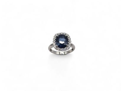 750 thousandths white gold pompadour ring...