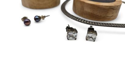 Lot of 5 pieces of silver jewelry including...