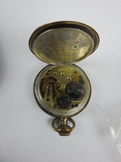 LOT of eight gusseted watches, some in silver,...