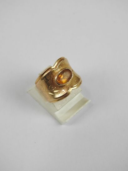 750/1000th yellow gold and citrine band ring....