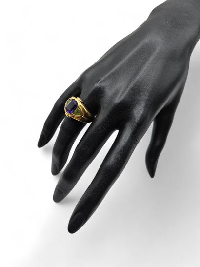 750 thousandth yellow gold gadrooned ring...