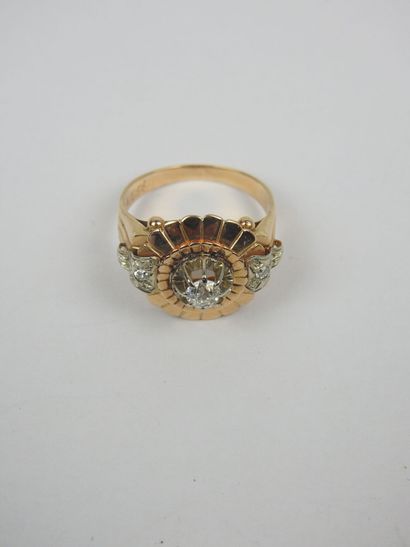 RING in yellow gold 750/1000 set with a brilliant-cut...