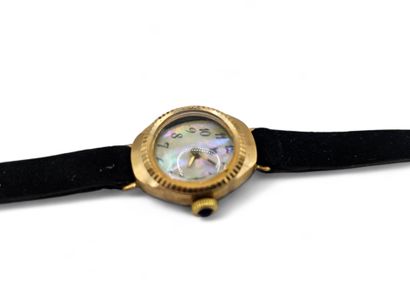 GUCCI.
Lady's wristwatch in gold-plated metal,...