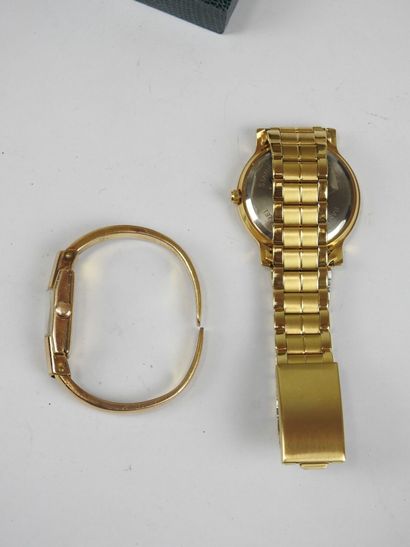 WALTTHAM. Gilt metal wristwatch, round dial...