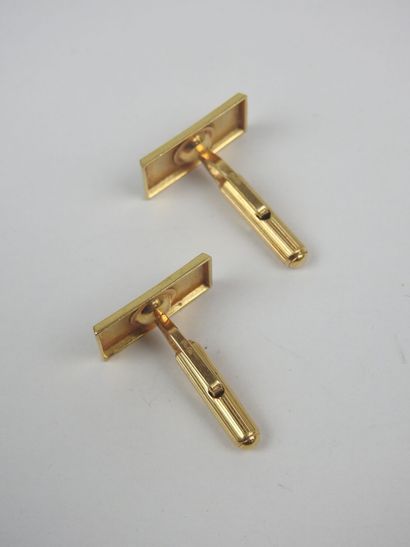 PAIR OF HANDLEBUTTONS in yellow gold 750/1000....