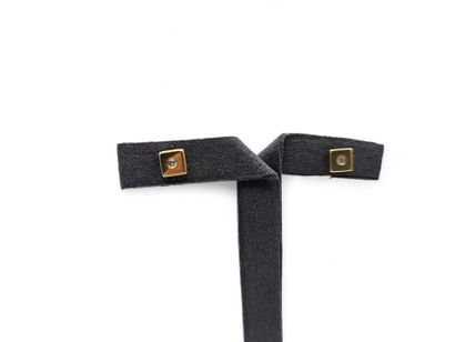 Pair of square stud earrings in 750 thousandths...