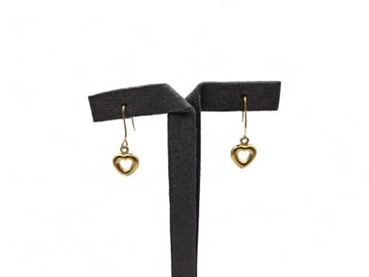 Small lot of jewelry in stamped yellow gold...