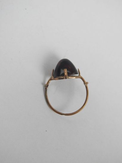 Gilded metal ring set with a red cabochon...