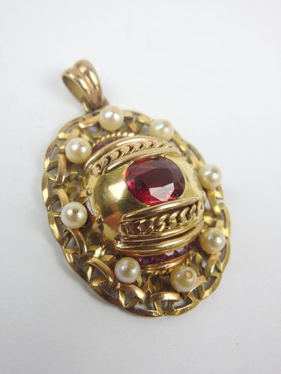 750/1000 yellow gold oval pendant set with...