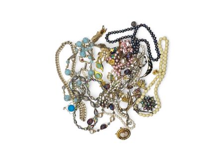 Set of imitation pearl necklaces, blown glass...