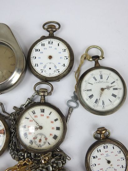 LOT of eight gusseted watches, some in silver,...