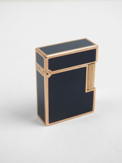 S.T DUPONT - Paris. Gilt metal and blue Chinese...