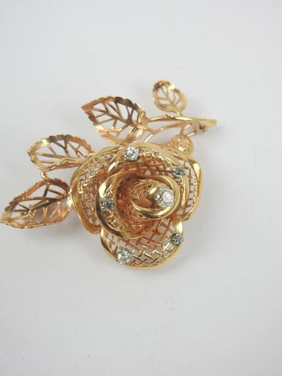 Flower brooch in 750/1000 yellow gold set...