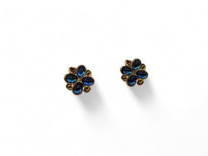 CHORANGE PARIS.
Pair of floral ear studs...