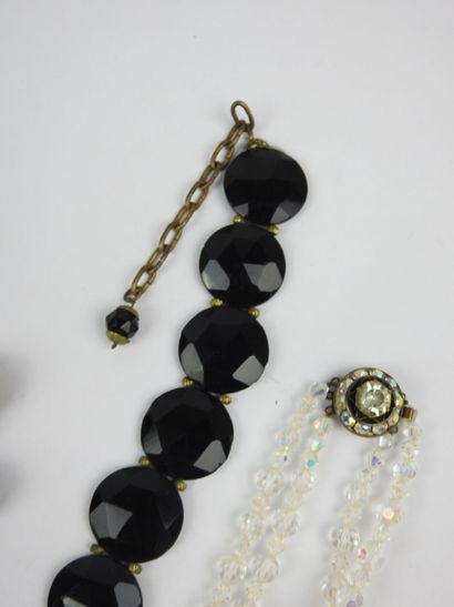 COLLAR of Rhine pearls in two rows. Metal...