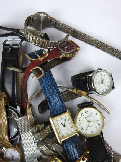 LOT DE MONTRES bracelets mouvement quartz...