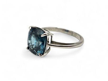 750 thousandths white gold ring centered...