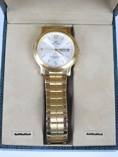 WALTTHAM. Gilt metal wristwatch, round dial...
