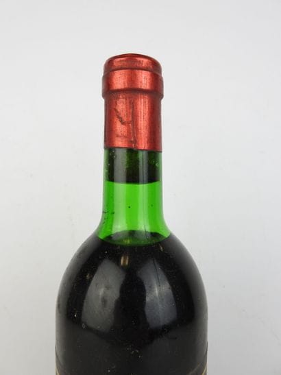 1 bottle Château Palmer Margaux 1976. Low...