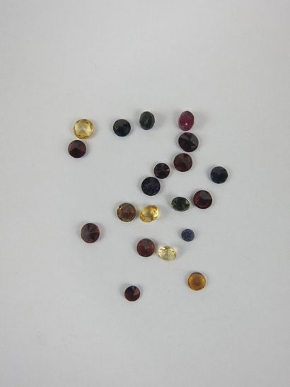 Lot of 20 round pave stones including garnets,...