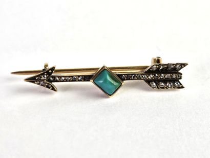 18K (750°/°°) yellow gold arrow brooch centered...