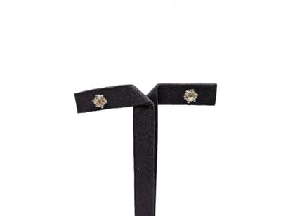 Pair of 750 thousandths white gold stud earrings...