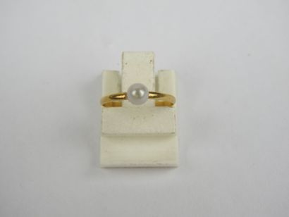 Small ring in 750 thousandths gold and pearl,...